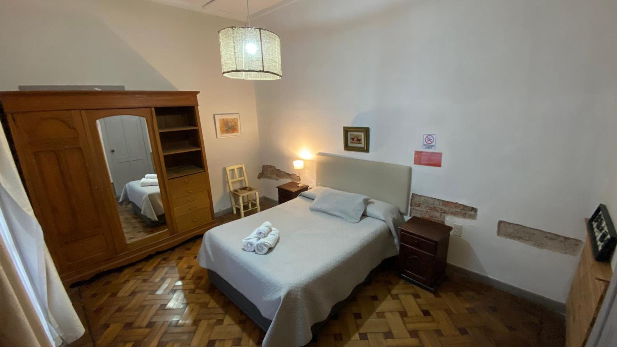 Alojamiento En El Centro De Salta - Casaguemessalta Ngoại thất bức ảnh